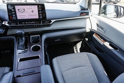2021 Toyota Sienna LE 8 Passenger