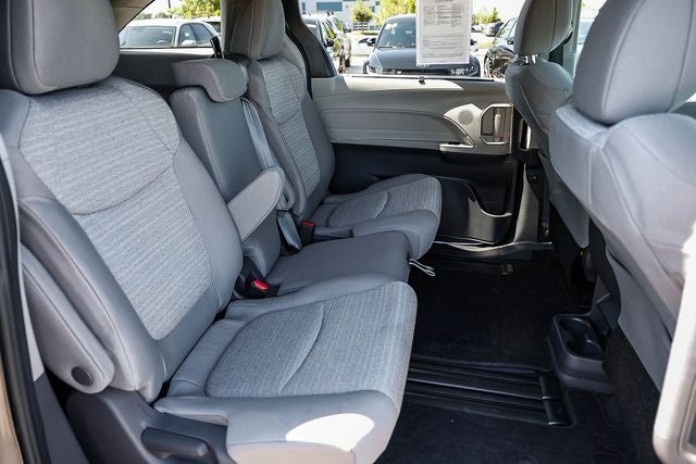 2021 Toyota Sienna LE 8 Passenger