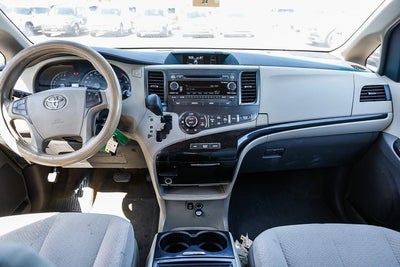 2013 Toyota Sienna LE 8 Passenger