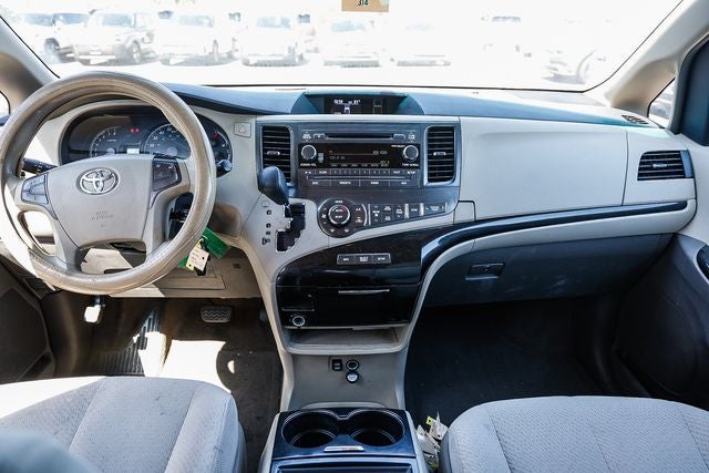 2013 Toyota Sienna LE 8 Passenger