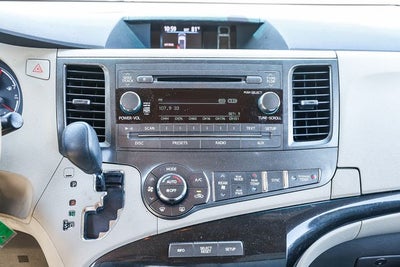 2013 Toyota Sienna LE 8 Passenger
