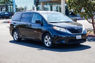 2013 Toyota Sienna LE 8 Passenger