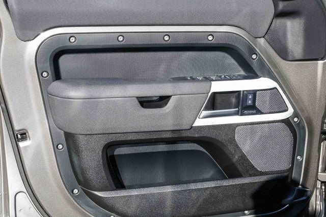 2023 Land Rover Defender 110 SE