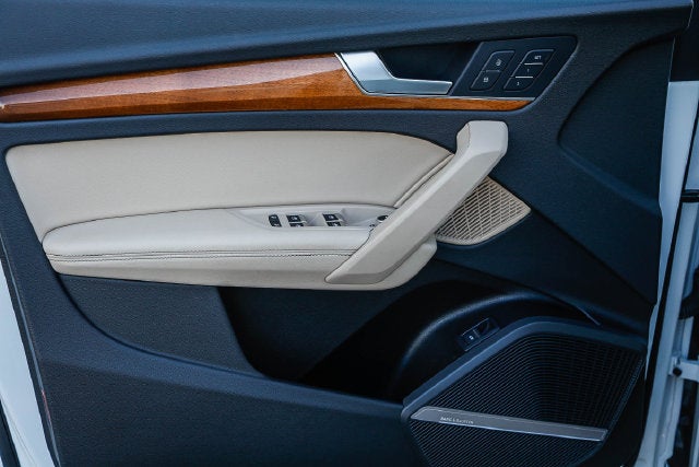 2023 Audi Q5 45 S line Premium quattro