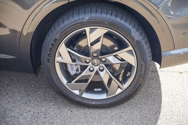 2023 Genesis Electrified GV70 Advanced