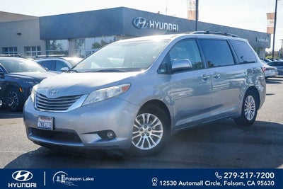 2015 Toyota Sienna XLE 8 Passenger