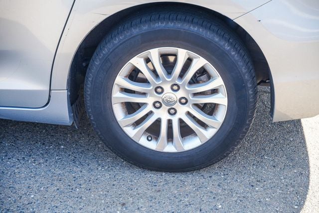 2015 Toyota Sienna XLE 8 Passenger