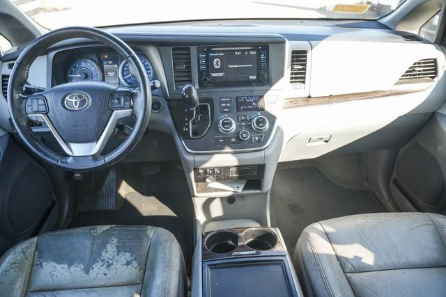 2015 Toyota Sienna XLE 8 Passenger