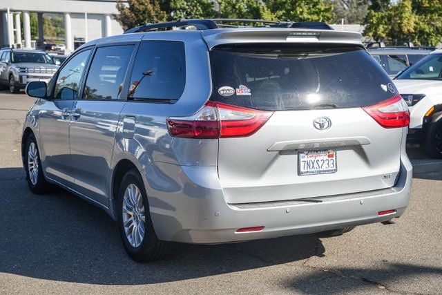 2015 Toyota Sienna XLE 8 Passenger