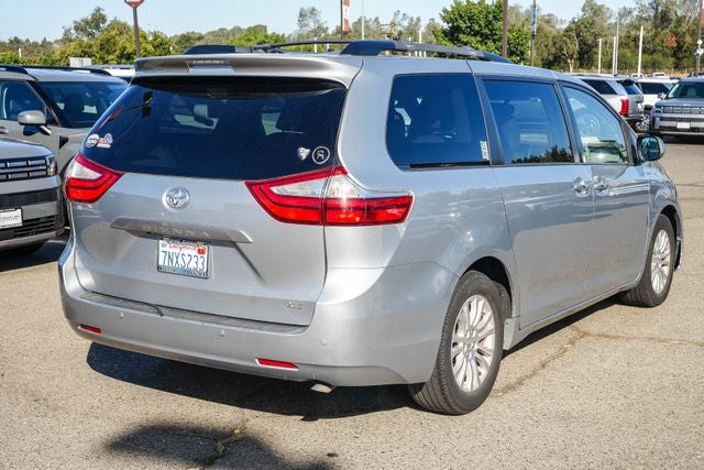 2015 Toyota Sienna XLE 8 Passenger