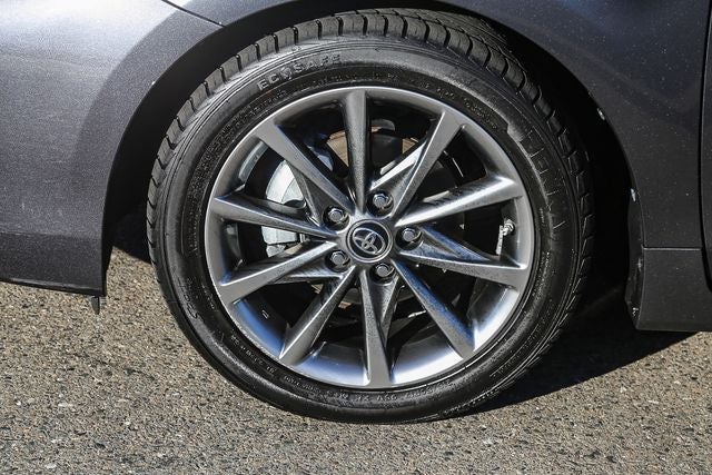 2017 Toyota Prius v Five