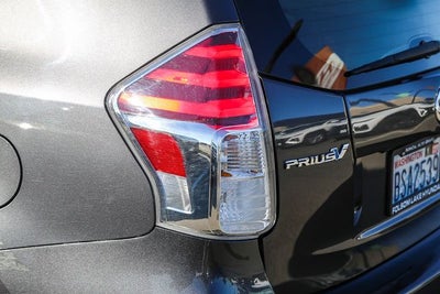2017 Toyota Prius v Five