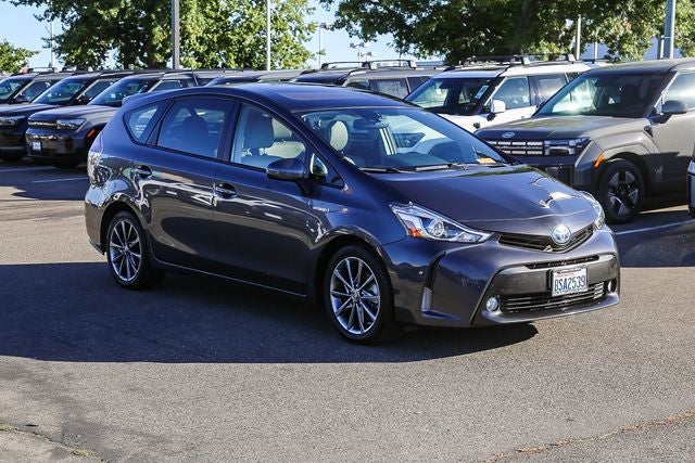 2017 Toyota Prius v Five