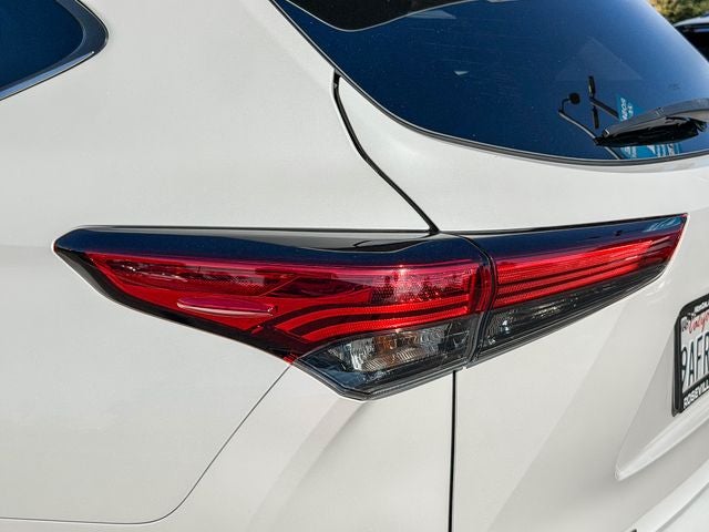 2022 Toyota Highlander Hybrid Bronze Edition