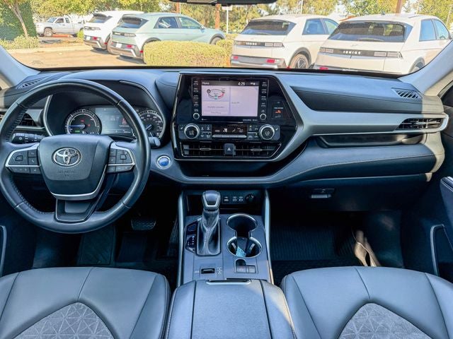 2022 Toyota Highlander Hybrid Bronze Edition
