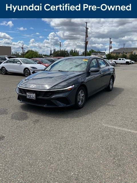 2024 Hyundai ELANTRA SE